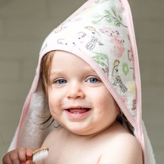 Little Linen Weegoamigo Hooded Towel + Washers Kimmy Koala Carousel 3