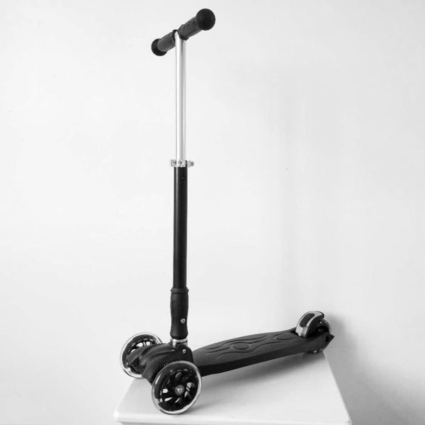 High End Quality Kids Scooter with flash wheels. Carousel 2
