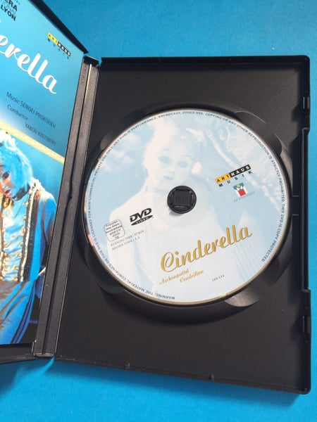Opera National de Lyon - Cinderella: A Ballet by Maguy Marin Carousel 3