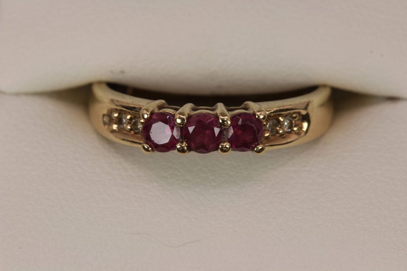 9ct Tourmaline & Diamond ring Carousel 9