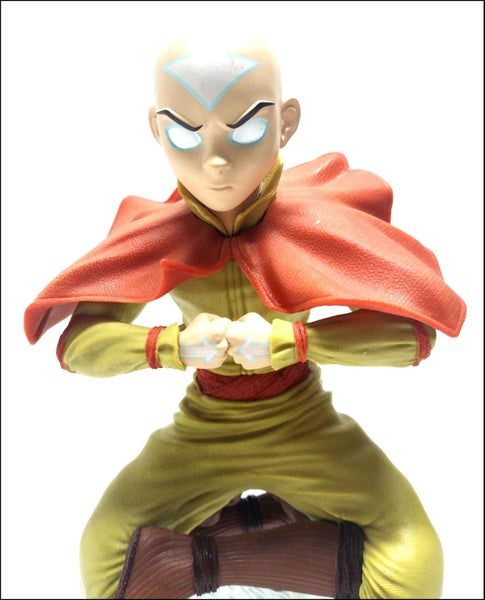 *** an AVATAR: THE LAST AIRBENDER figurine - AANG *** Carousel 1