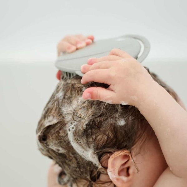 Haakaa: Silicone Shampoo Brush - Grey Carousel 4