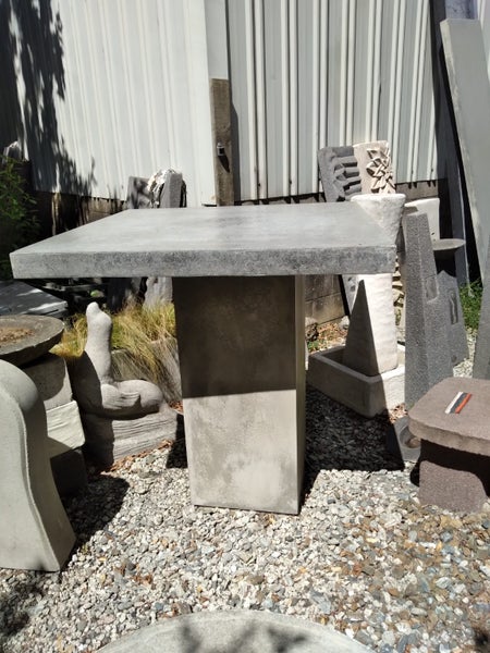 Concrete Bar Leaner - 1m square Carousel 1