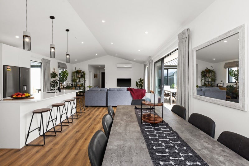 Outstanding Value64593819026819113