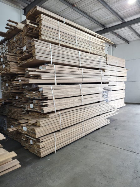 VITEX JUMBO DECKING - PREMIUM GRADE - 140 x 25mm STABLE - DURABLE AND APEALLING64293586011010114