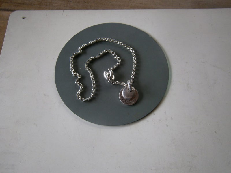 STG.SIL TAG PENDANT ON STG. BELCHER CHAIN (32.8gms) Carousel 1
