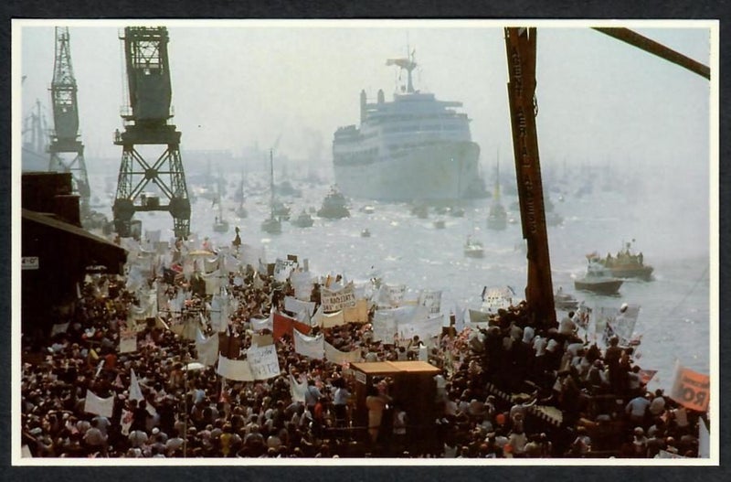 FALKLANDS WAR Canberra arrives Coloured Postcard -44098 Carousel 1
