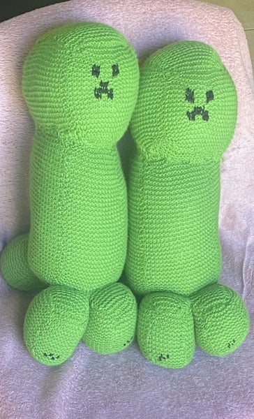 Knitted lambs and creepers628632408229141122