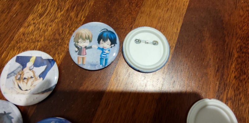 pin badge Carousel 4