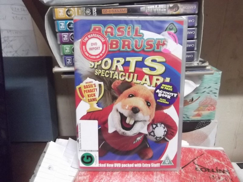 BASIL BRUSH SPORTS SPECTACULAR Carousel 1
