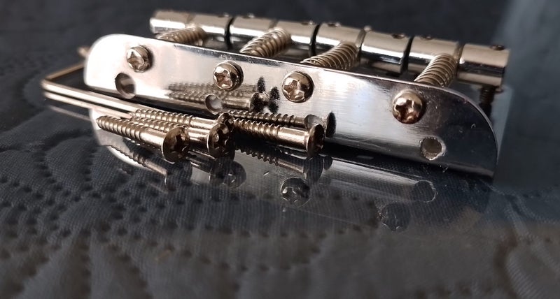 FREE SHIPPING ///// Fender® Jazz Bass, Squier, PB>4-SADDLE HARDTAIL CLASSIC Carousel 1