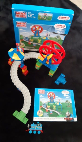 Mega Bloks 38 pieces- Thomas & Friends (2011)- Thomas at the Fair (#10516) Carousel 2
