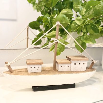 Tiwi Trawler in White Carousel 1