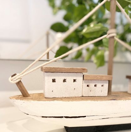 Tiwi Trawler in White Carousel 4