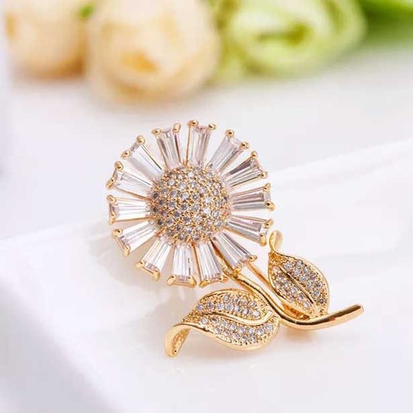 18K Champagne Gold Daisy Brooch with CZ Diamonds "Bellis" Carousel 2