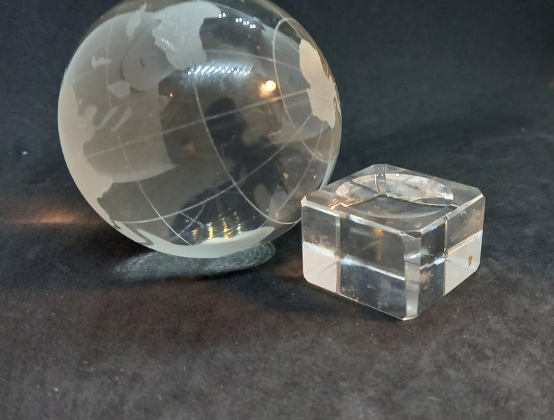 Glass globe with stand Carousel 2