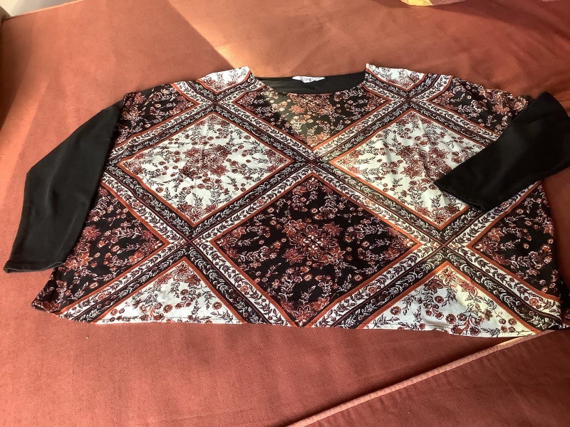 Ladies top Carousel 2