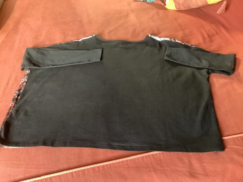 Ladies top Carousel 3