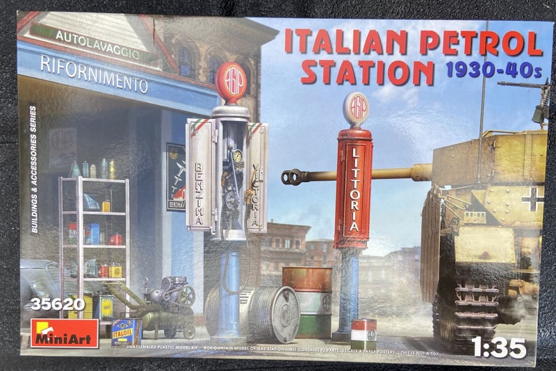 Italian Petrol Station 1930-40s MiniArt | No. 35620 | 1:35 Carousel 1