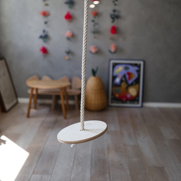 Kinderfeets: Swinging Disc Carousel 5
