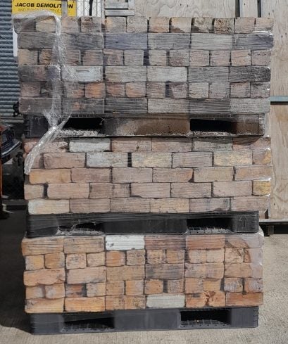 Cleaned Old Villa Bricks L215 x W100 x T80 DR11679 Carousel 1