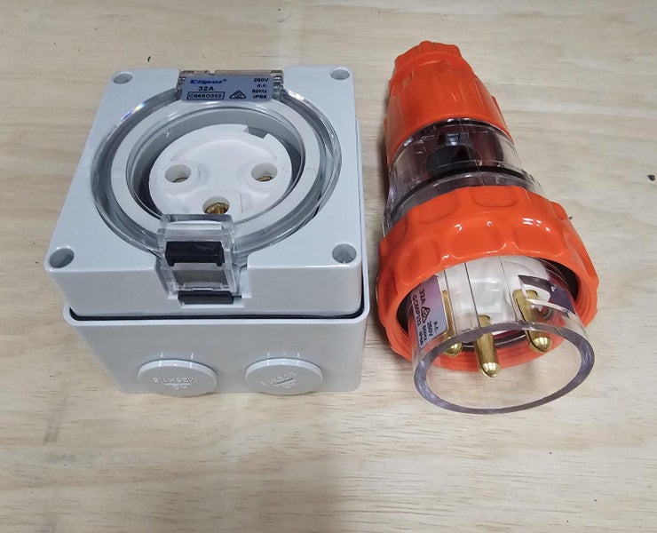 Plug and socket 32 amp Single Phase Carousel 1