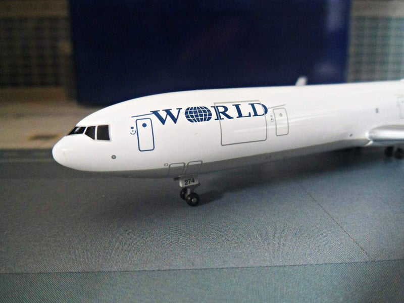 Scale 1/400 Dragon Wings (Jet-X) - McDonnell Douglas MD-11F World Airways Carousel 1