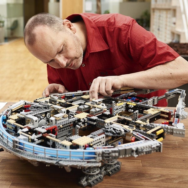 LEGO Star Wars: Ultimate Collector Series - Millennium Falcon (75192) Carousel 2