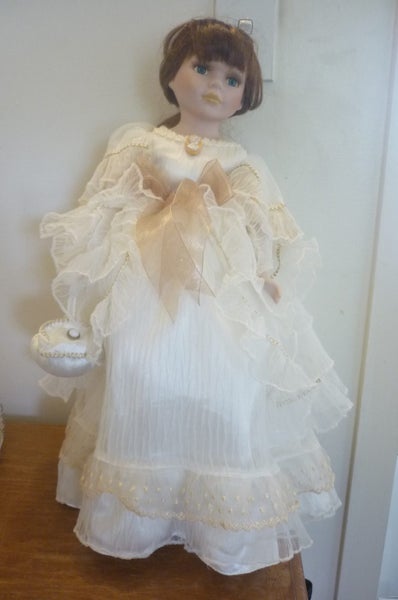 PORCELAIN DOLL Carousel 1