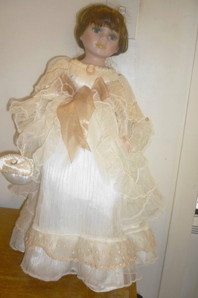 PORCELAIN DOLL Carousel 5