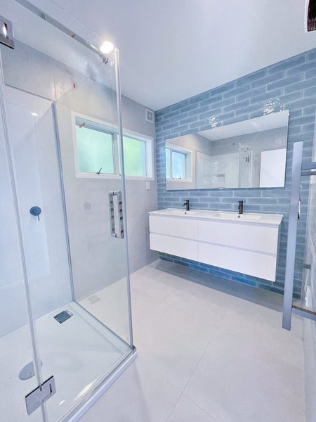 Wall Tile- Light Blue Gloss 75x300mm Carousel 1