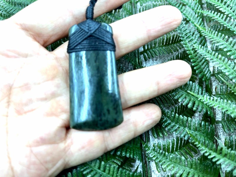 Lashed Greenstone Nephrite Jade Maori Toki Carousel 2