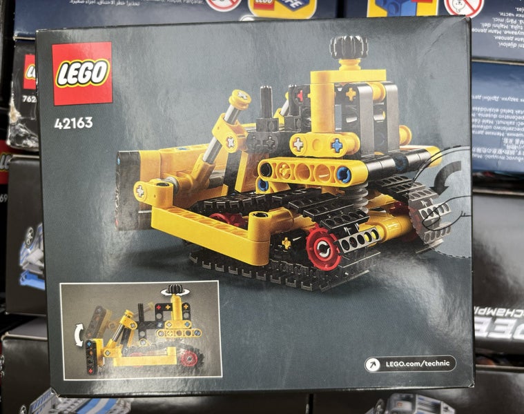 LEGO Technic 42163 - Heavy-Duty Bulldozer Carousel 2