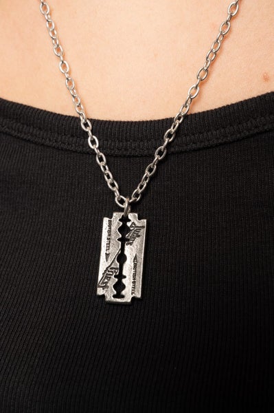 Judas Priest Pendant Necklace Razorblade Band Logo 3D sculpted pewter Official Carousel 2