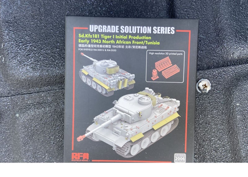 UPGRADE for Tiger I Initial Production Early 1943 North African RFM 2006 1:35 Carousel 1