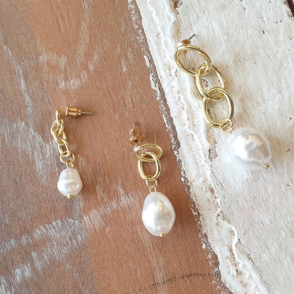 Pearl drop earrings / chain earrings Carousel 2