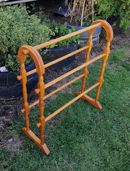WOODEN TOWEL STAND FREESTANDING Carousel 2