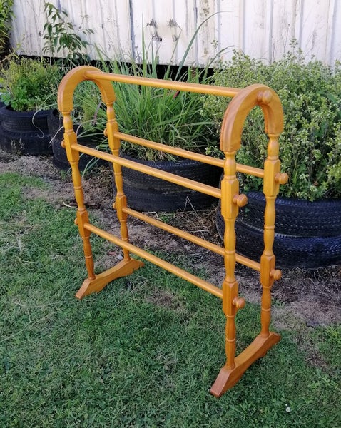 WOODEN TOWEL STAND FREESTANDING Carousel 1