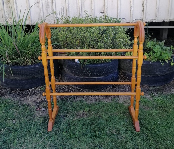 WOODEN TOWEL STAND FREESTANDING Carousel 4