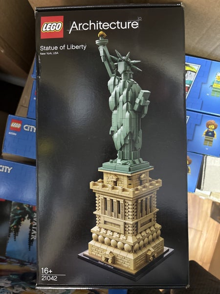 LEGO Architecture 21042 - Statue of Liberty Carousel 1