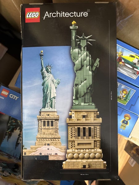 LEGO Architecture 21042 - Statue of Liberty Carousel 2