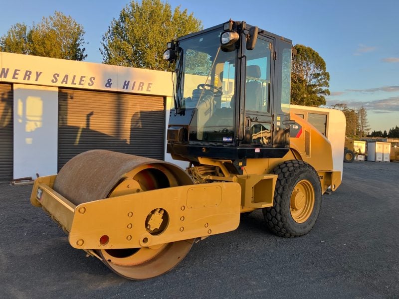 CAT CS44 Roller Carousel 1