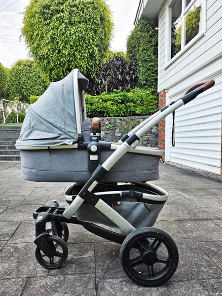 JOOLZ GEO Pram (Bassinet + Pushchair) Carousel 2