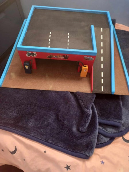 GARAGE, BRAND NEW, PLYWOOD AND HARDBOARD, GOOD FOR BIRTHDYS, PLAYGROUPS, KINDYS Carousel 1