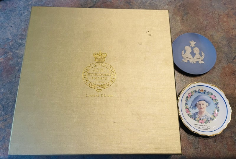 Limited edition golden jubilee queens China plate & 2 other royal collectables Carousel 2