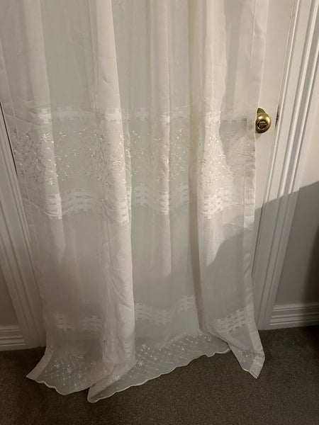 Curtain white Carousel 2