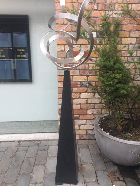 TWISTED RINGS STEEL SCULPTURE Carousel 4