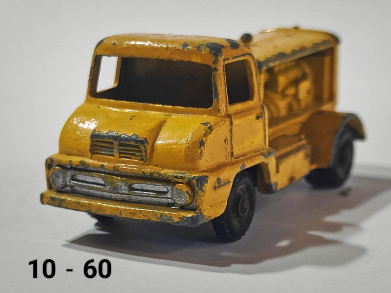 LESNEY Thames Trader Compressor Truck Carousel 1