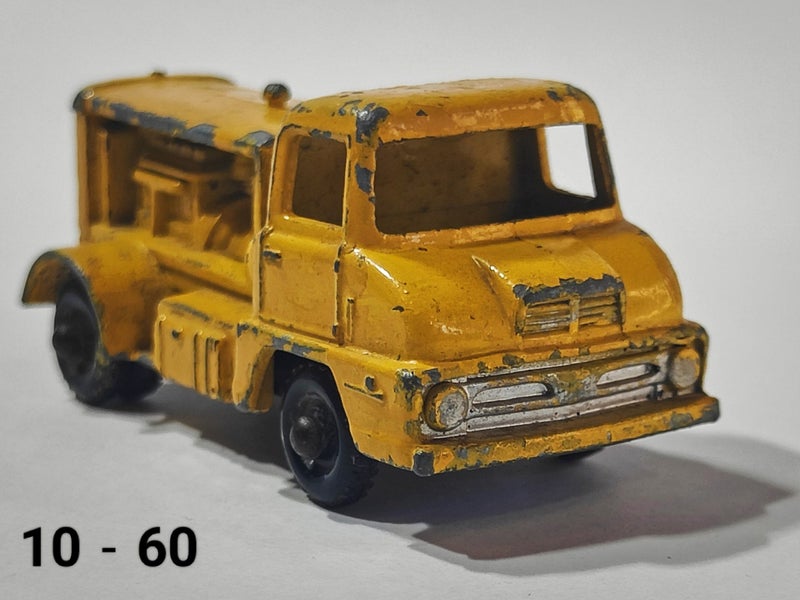 LESNEY Thames Trader Compressor Truck Carousel 2