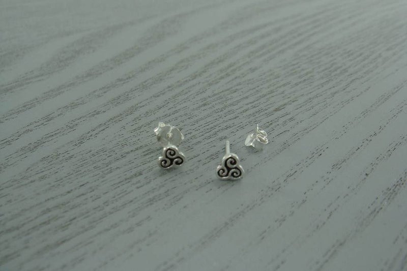 Studs | Celtic Triskelion1 Knot | unisex | 925 Sterling Silver #639 Carousel 1